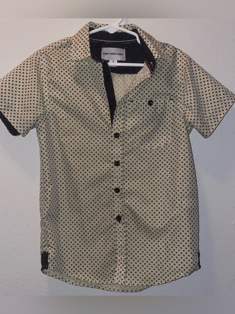 Distortion Boys' Cream Short-Sleeve Button-Down Shirt with Navy Dot Print